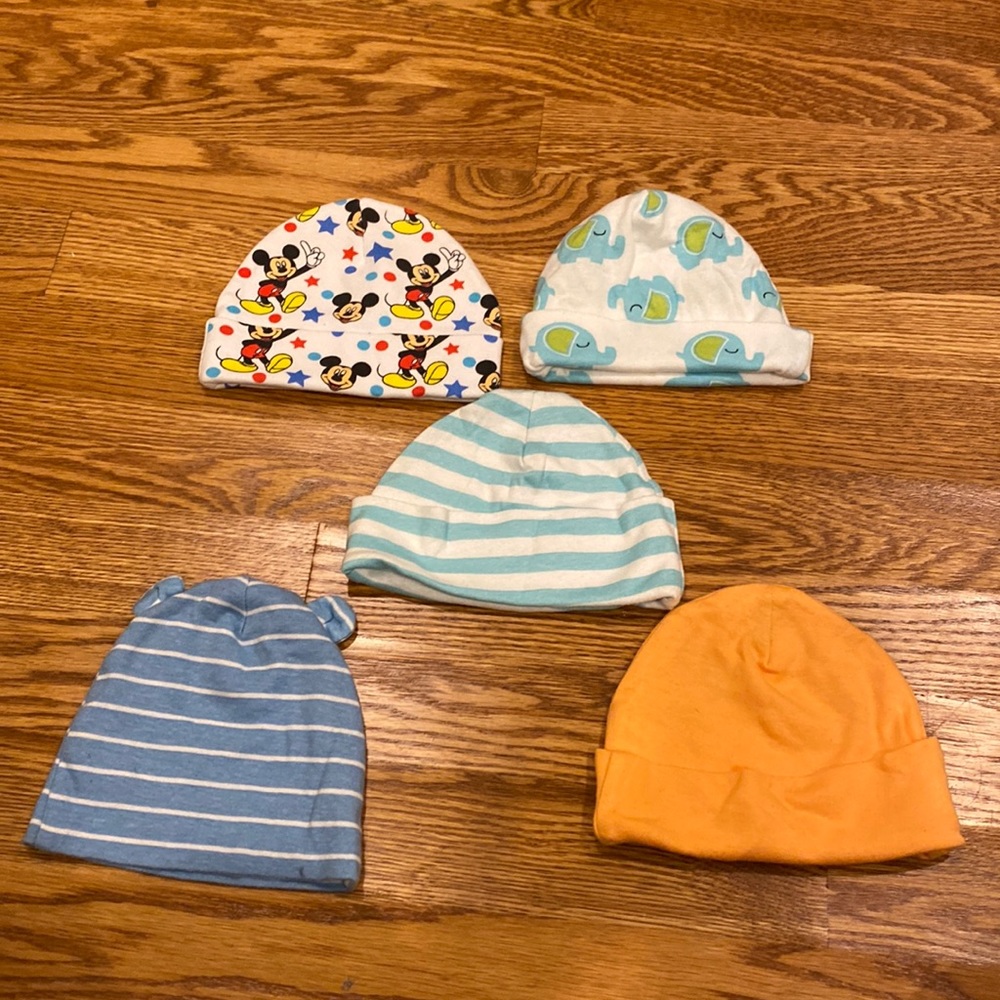 Multiple hats 0-6 months